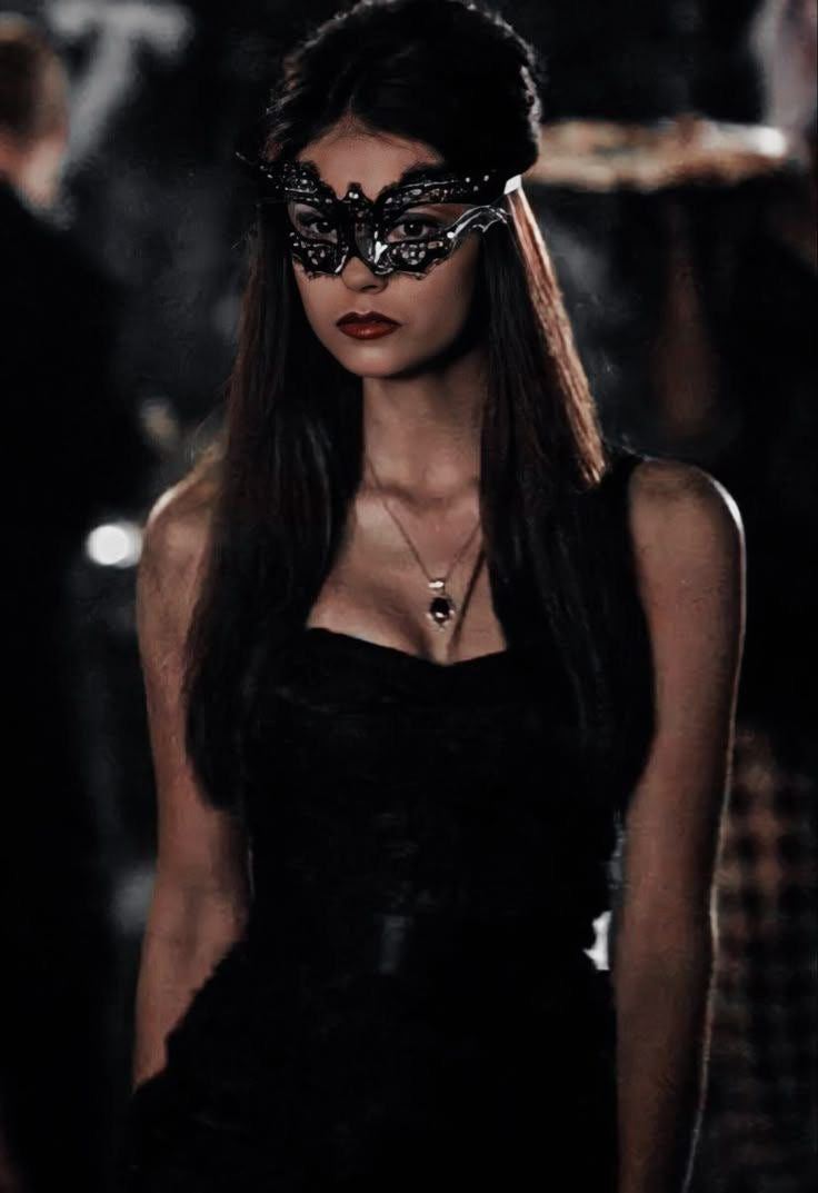DISFRAZ KATHERINE PIERCE