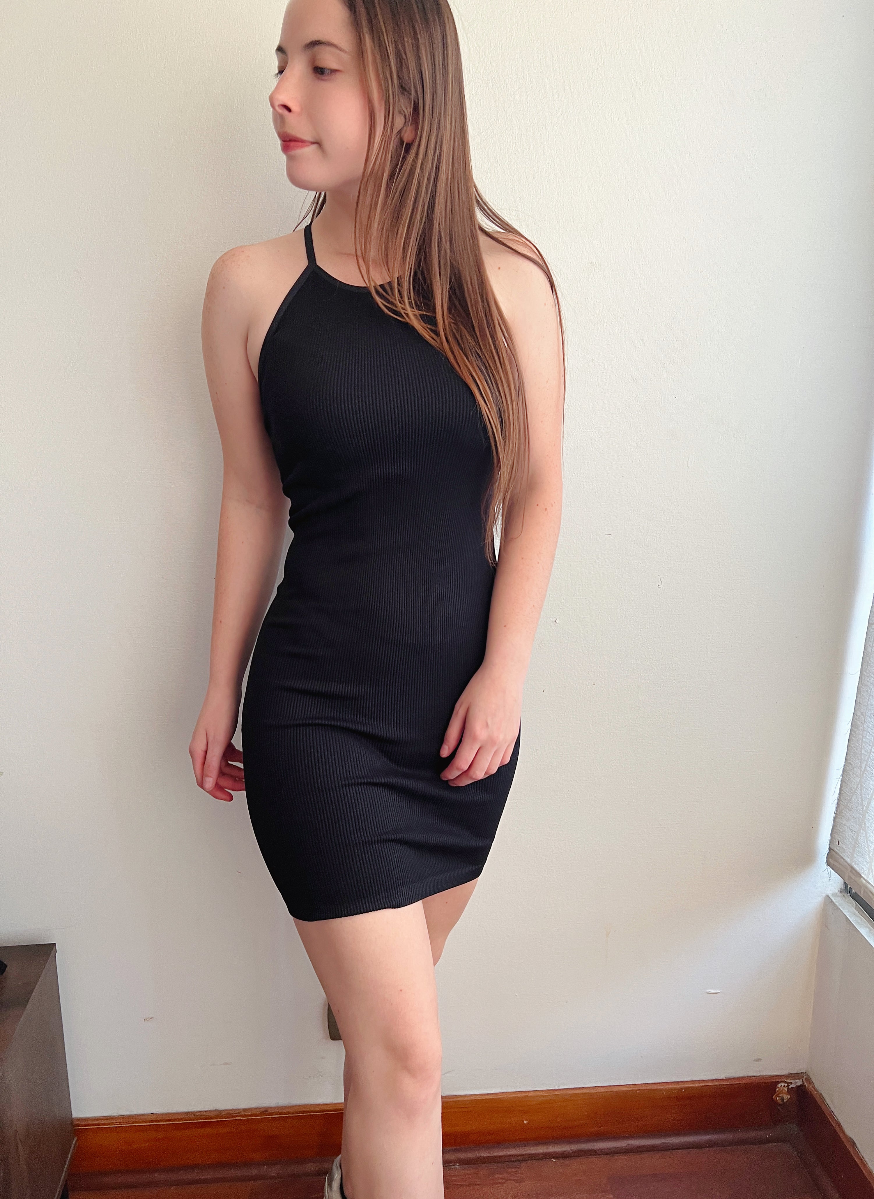 VESTIDO HALTER ROSE Imagen secundaria del producto